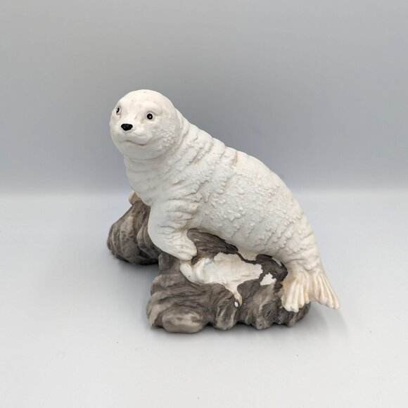 Vintage Taiwan ROC Porcelain Snow Seal Hand Painted Sculpture Figurine - FLAW - Picture 1 of 5